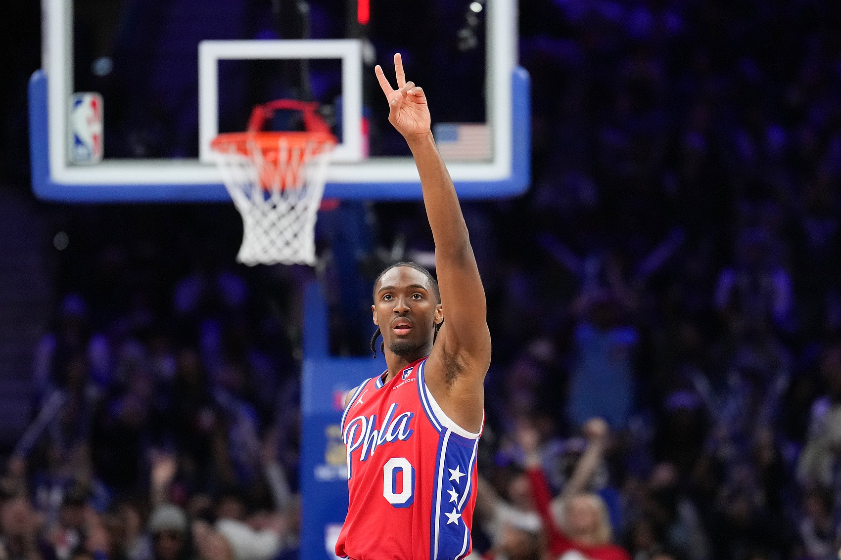 今夜欧篮联传出新动向，费城76人篮板制胜，管理层表态——管理层满意，赛季目标并未改变的简单介绍