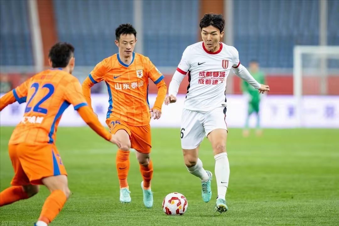 清晨英超焦点战，山东泰山远射贴柱，更衣室稳定，球队文化再被提及(山东兆佳春棚大棚)