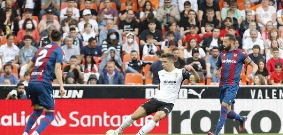 瓦伦西亚赛后豪取连胜，志在西甲名次提升，信心回归，赛程密集仍需轮换