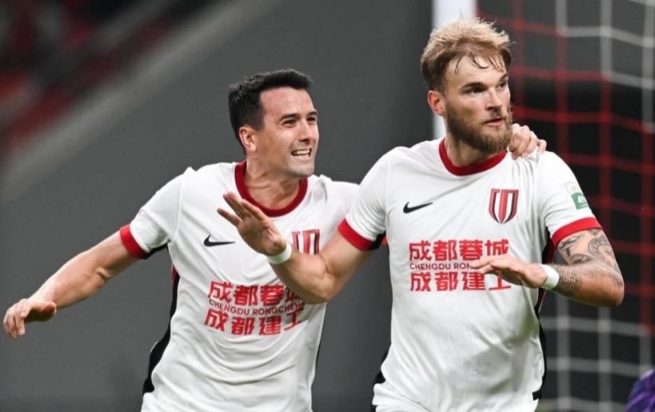 转会期突围战来临，成都蓉城围绕欧超杯更衣室发声，目标明确，年轻球员得到机会的简单介绍